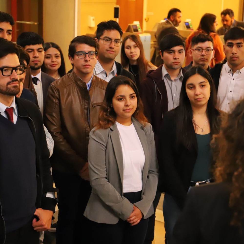 Estudiantes de Administración Pública visitaron el Congreso Nacional en medio de tramitación de la Ley de Presupuesto