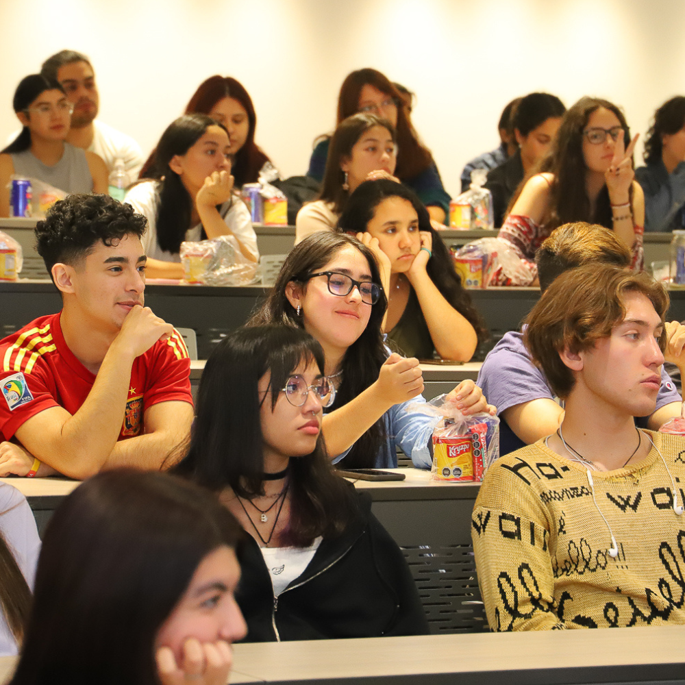 Escuela de Ciencias Sociales insta a nuevos/as estudiantes a disfrutar transición a la vida universitaria