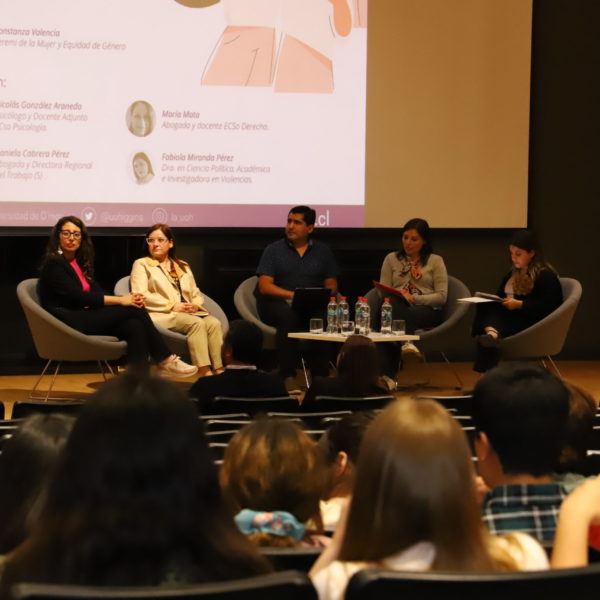 Escuela de Ciencias Sociales desarrolló conversatorio para abordar interdisciplinarmente las violencias contra las mujeres