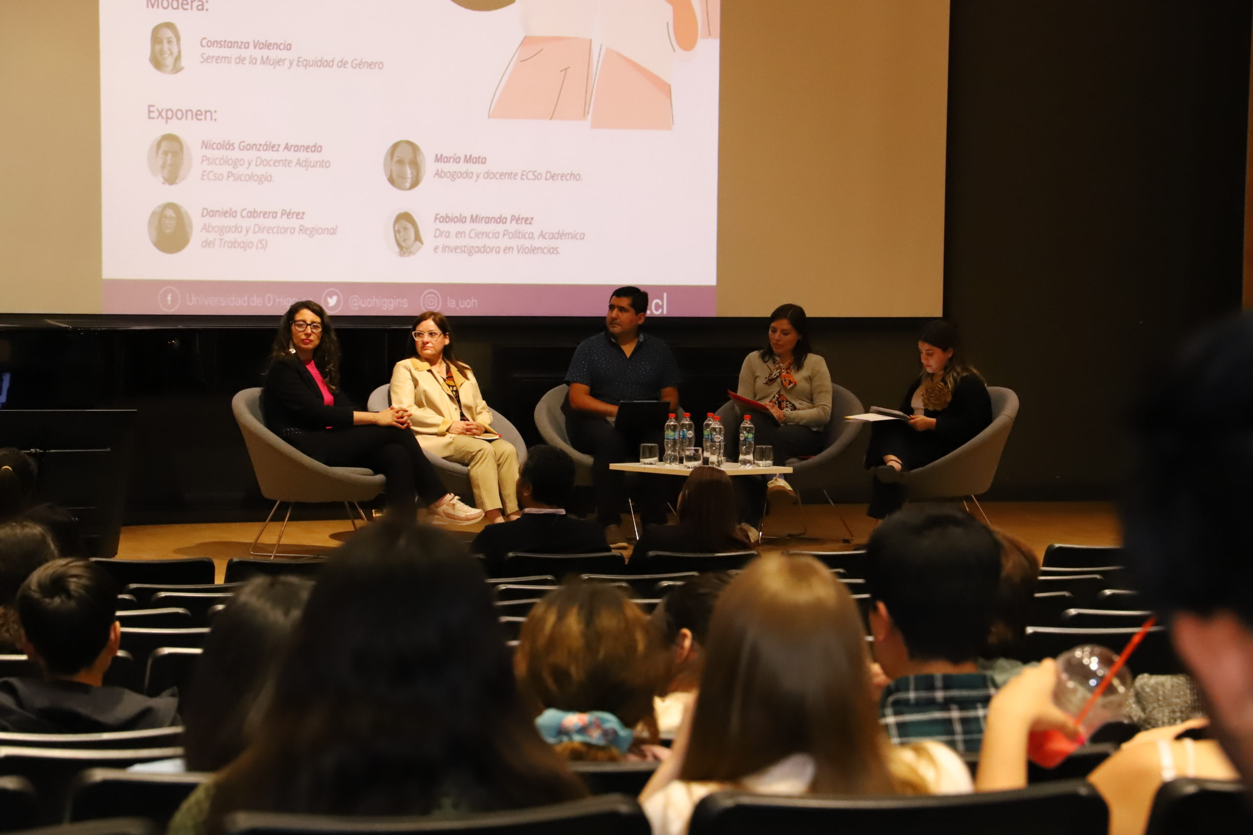 Escuela de Ciencias Sociales desarrolló conversatorio para abordar interdisciplinarmente las violencias contra las mujeres