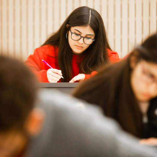 Escuela de Educación lanza CFG de escritura para la reflexión pedagógica