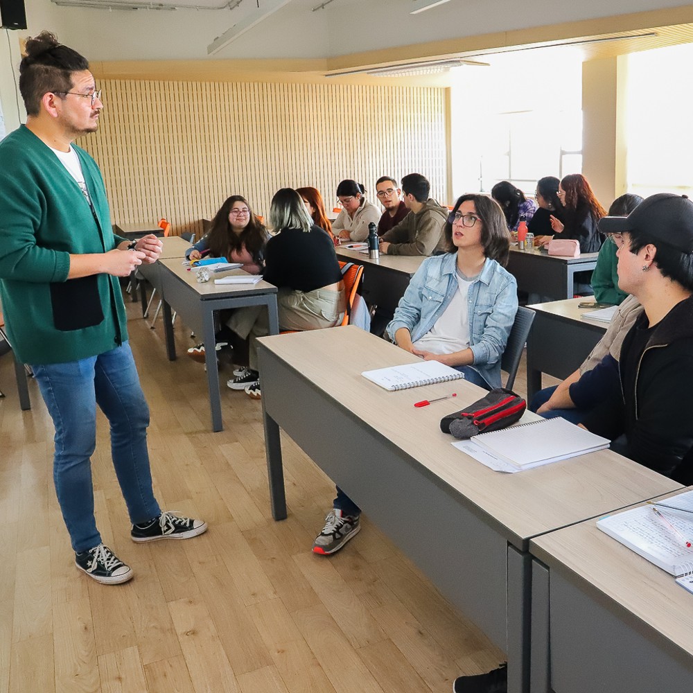 Carrera de Pedagogía en Inglés para Enseñanza Básica y Media se acredita por cinco años