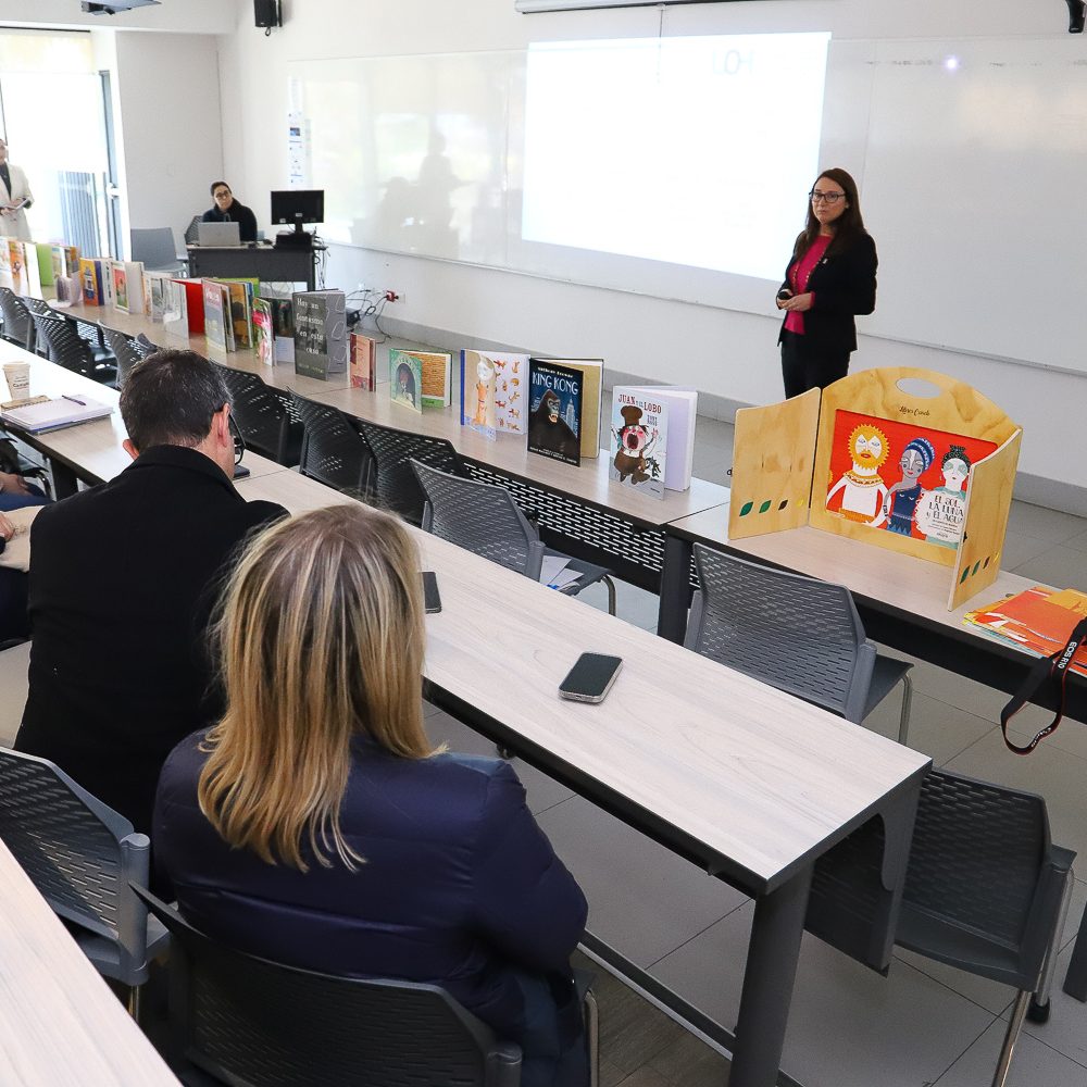 Escuela de Educación desarrolló proyecto de elaboración de material pedagógico para la formación docente en selección de textos