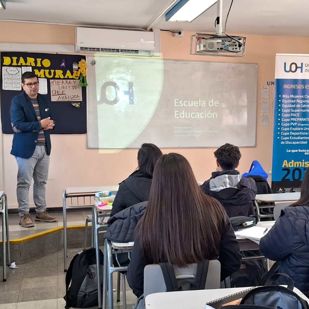 Carrera de Pedagogía en Matemática realizó actividad de promoción en Instituto San Lorenzo