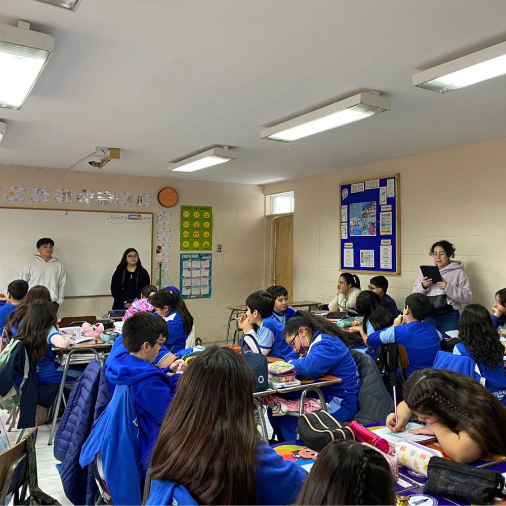 Colaboración educativa entre UOH y colegio Los Conquistadores genera nuevas metodologías para mejorar la comprensión lectora en niñas y niños