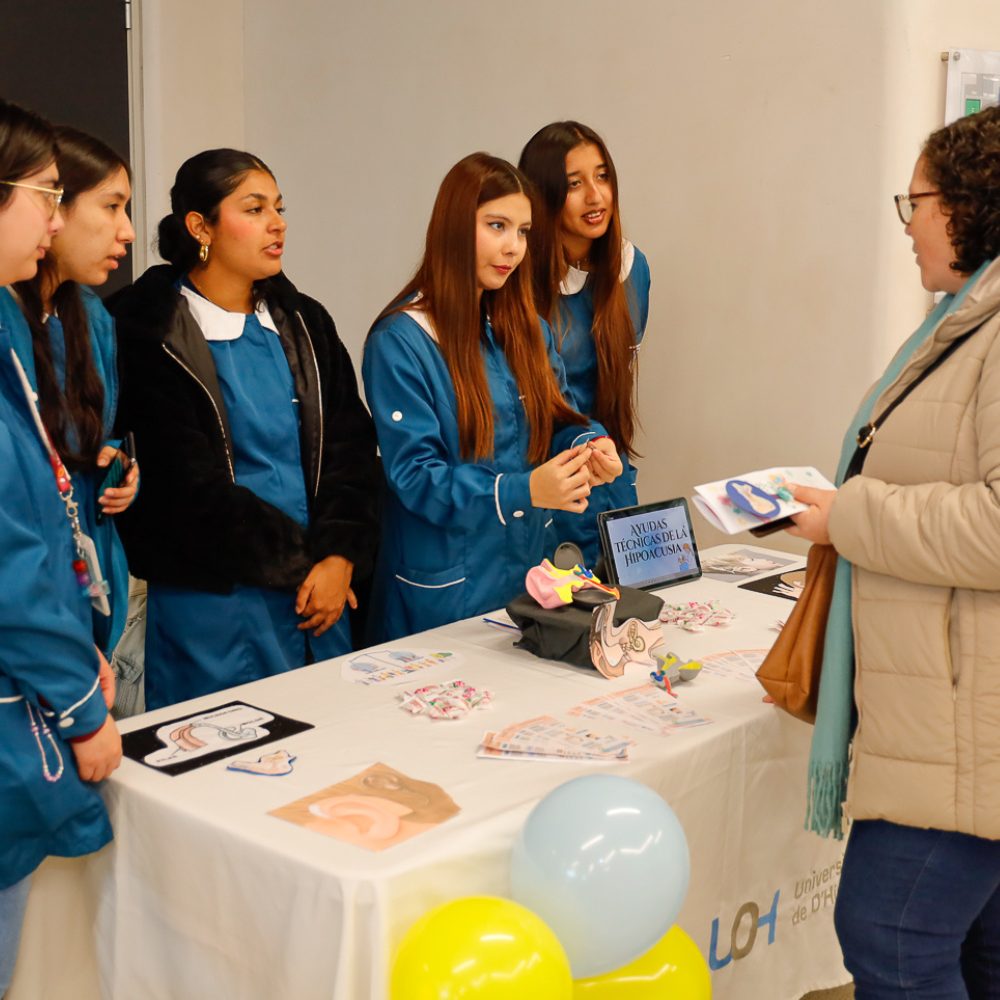 Estudiantes de Pedagogía en Educación Especial promueven la inclusión desde el conocimiento sobre discapacidad auditiva