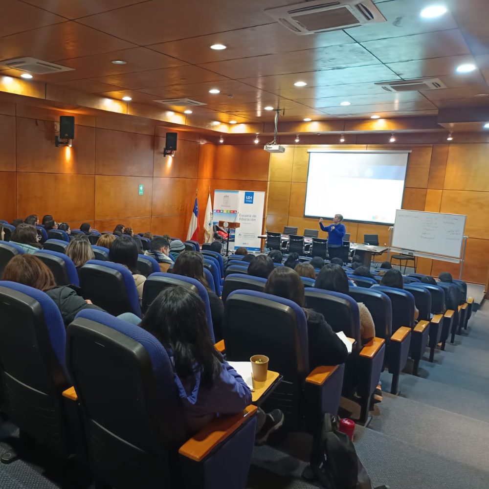 UOH y CPEIP lideran jornada formativa sobre clubes de lectura con docentes de Cardenal Caro