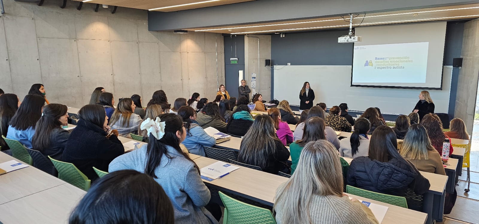 Más de 390 docentes de la región participaron en Escuela de Invierno organizada por la UOH