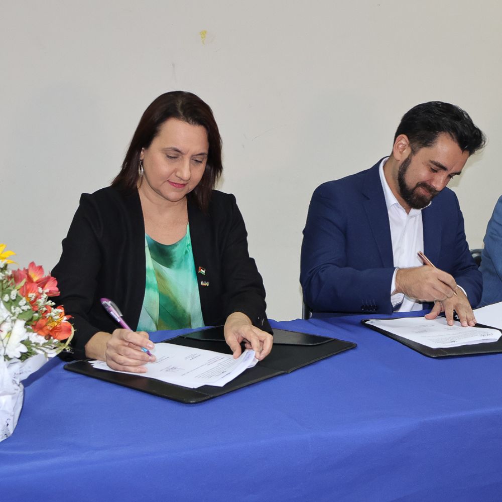 Universidad de O’Higgins suscribe acuerdo colaborativo con Liceo Ernesto Pinto Lagarrigue