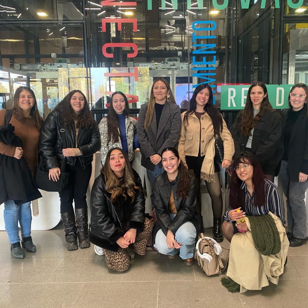 Futuras ingenieras civiles industriales participan en seminario nacional sobre mujer y liderazgo corporativo