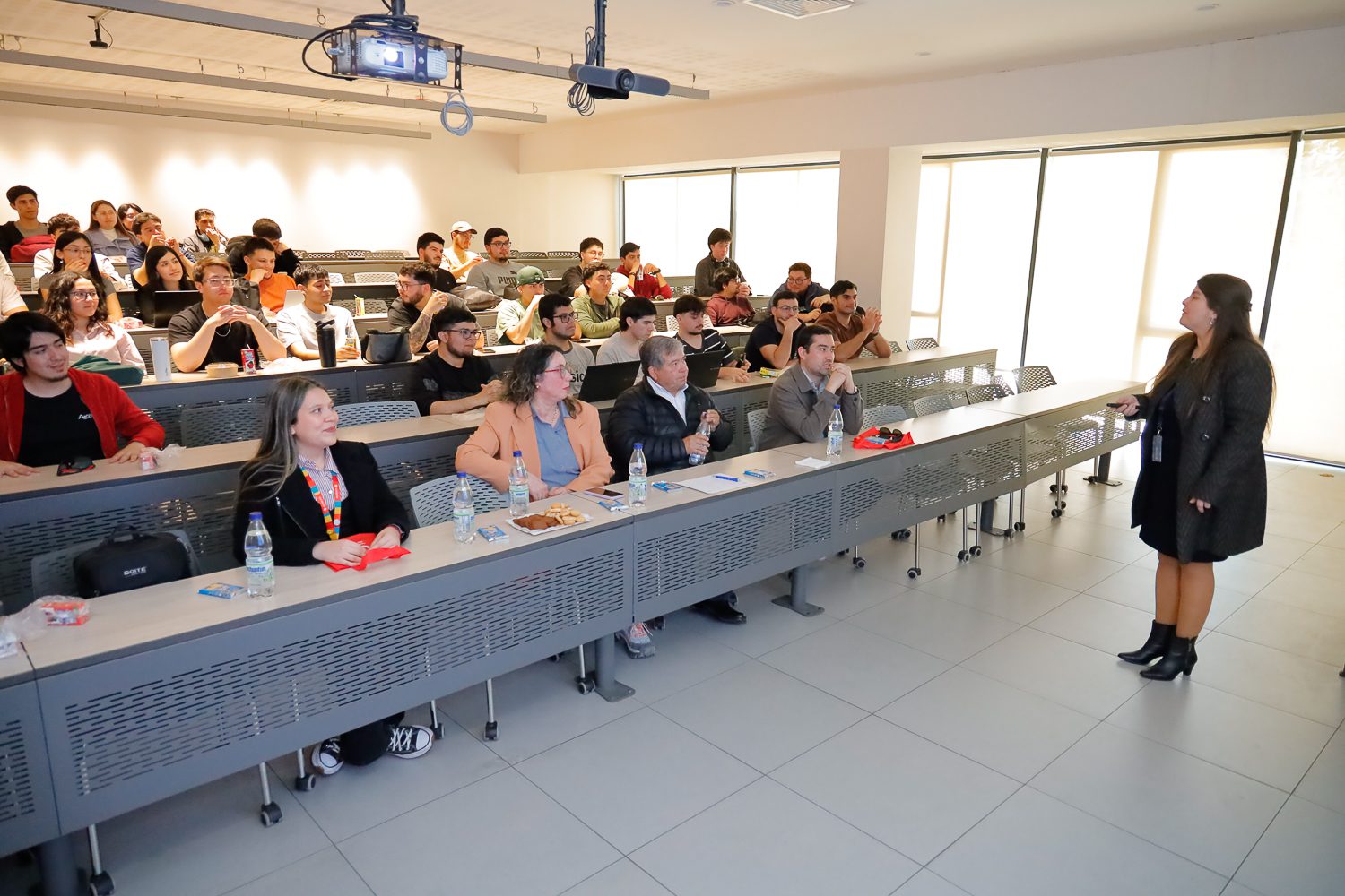 Taller de Prácticas Profesionales: Escuela de Ingeniería fortalece vínculo con el mundo laboral