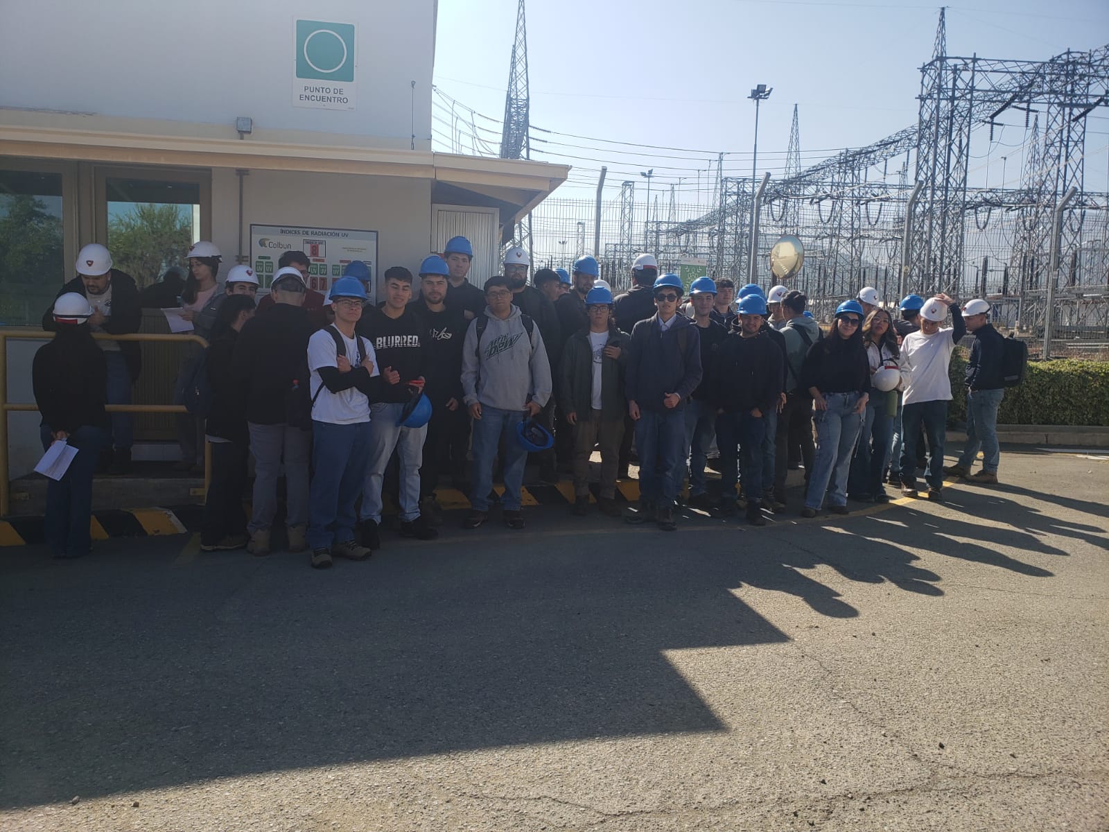 UOH y Colbún refuerzan vínculo académico con visita técnica de estudiantes a la Planta Candelaria
