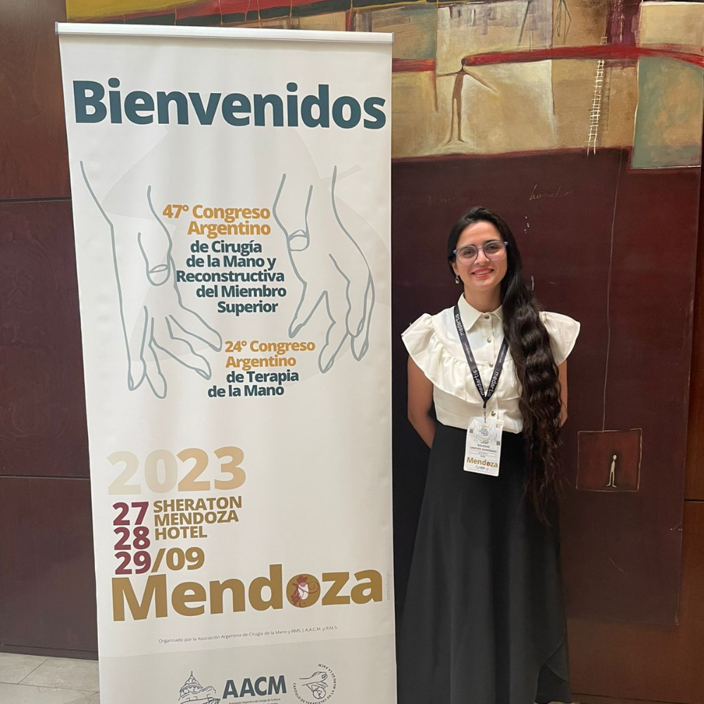 Docente de Escuela de Salud presentó investigación en congresos internacionales sobre cirugías y terapia de la mano