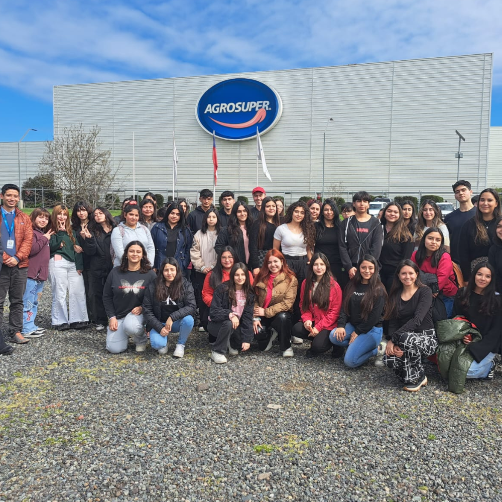 Estudiantes de Nutrición y Dietética exploran la industria alimentaria en visita a Planta Rosario de Agrosuper