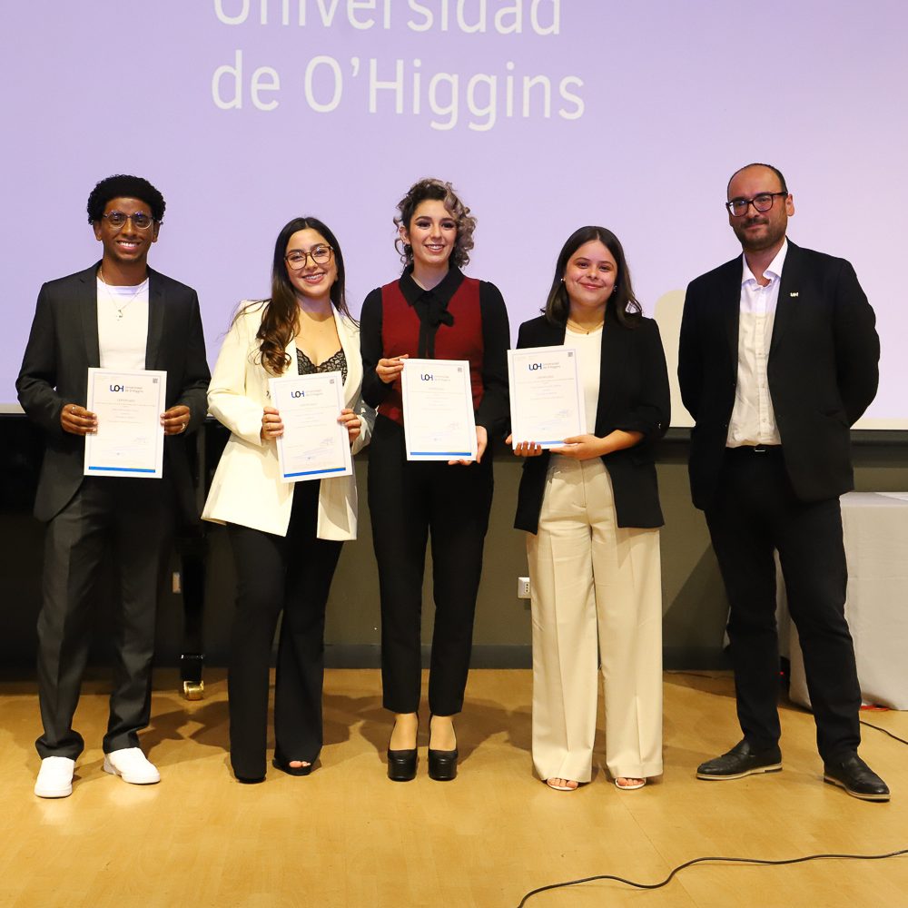 Orgullo y emoción: estudiantes de Medicina UOH celebran un nuevo paso en la carrera con su licenciatura