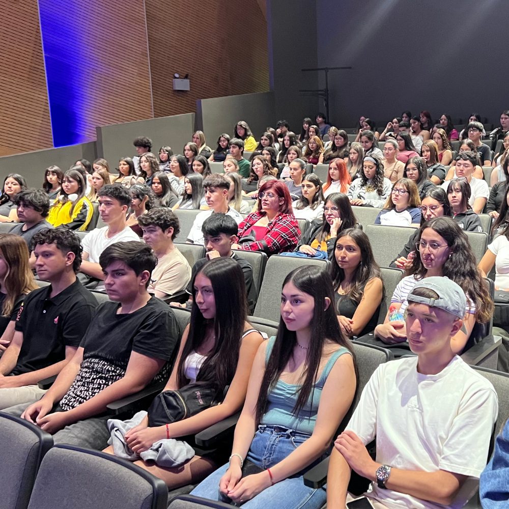 Más de 600 nuevas/os estudiantes iniciaron su formación en la Escuela de Salud UOH