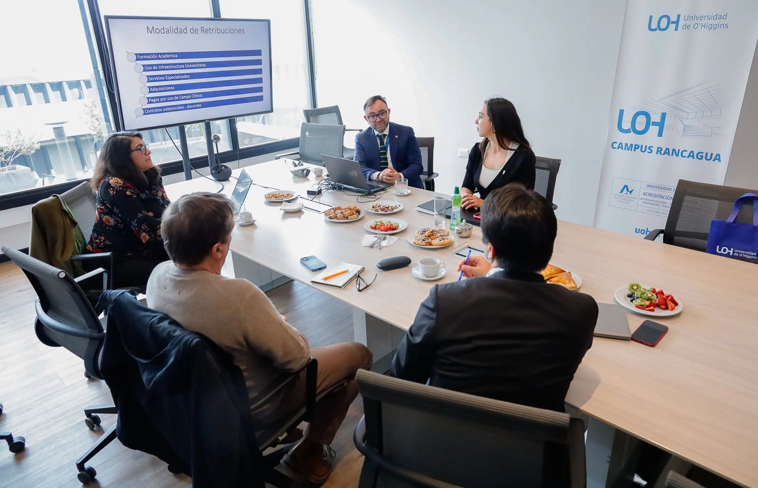 UOH y Universidad de Valparaíso avanzan en alianza estratégica para fortalecer formación de especialistas