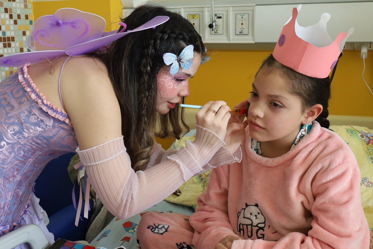 Escuela de Salud UOH celebra el Día del Niño con recorrido estudiantil en Hospital Regional de Rancagua