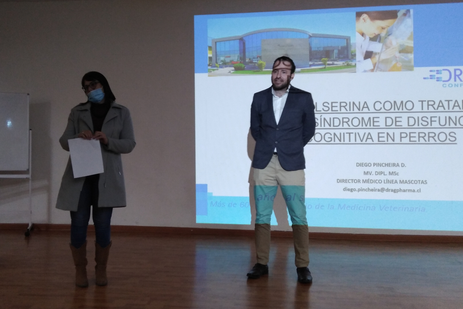 Estudiantes de Medicina Veterinaria analizan nuevo medicamento para el síndrome de disfunción cognitiva en perros