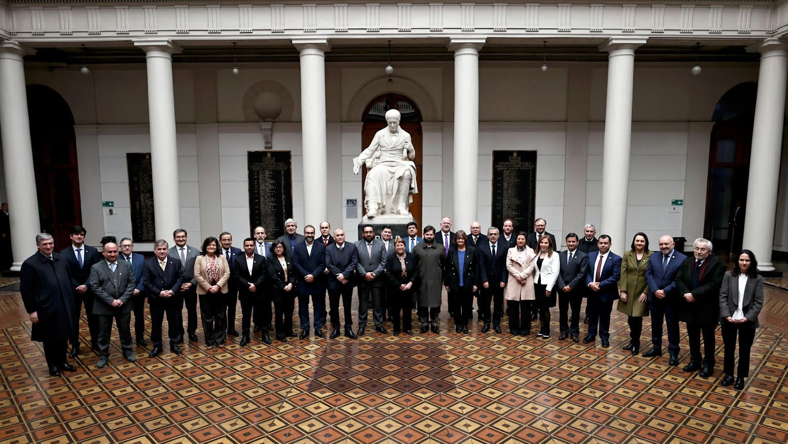 En Sesión Conmemorativa de los 70 años del CRUCH: Presidente Boric anunció nuevo fondo de financiamiento a investigación para las universidades