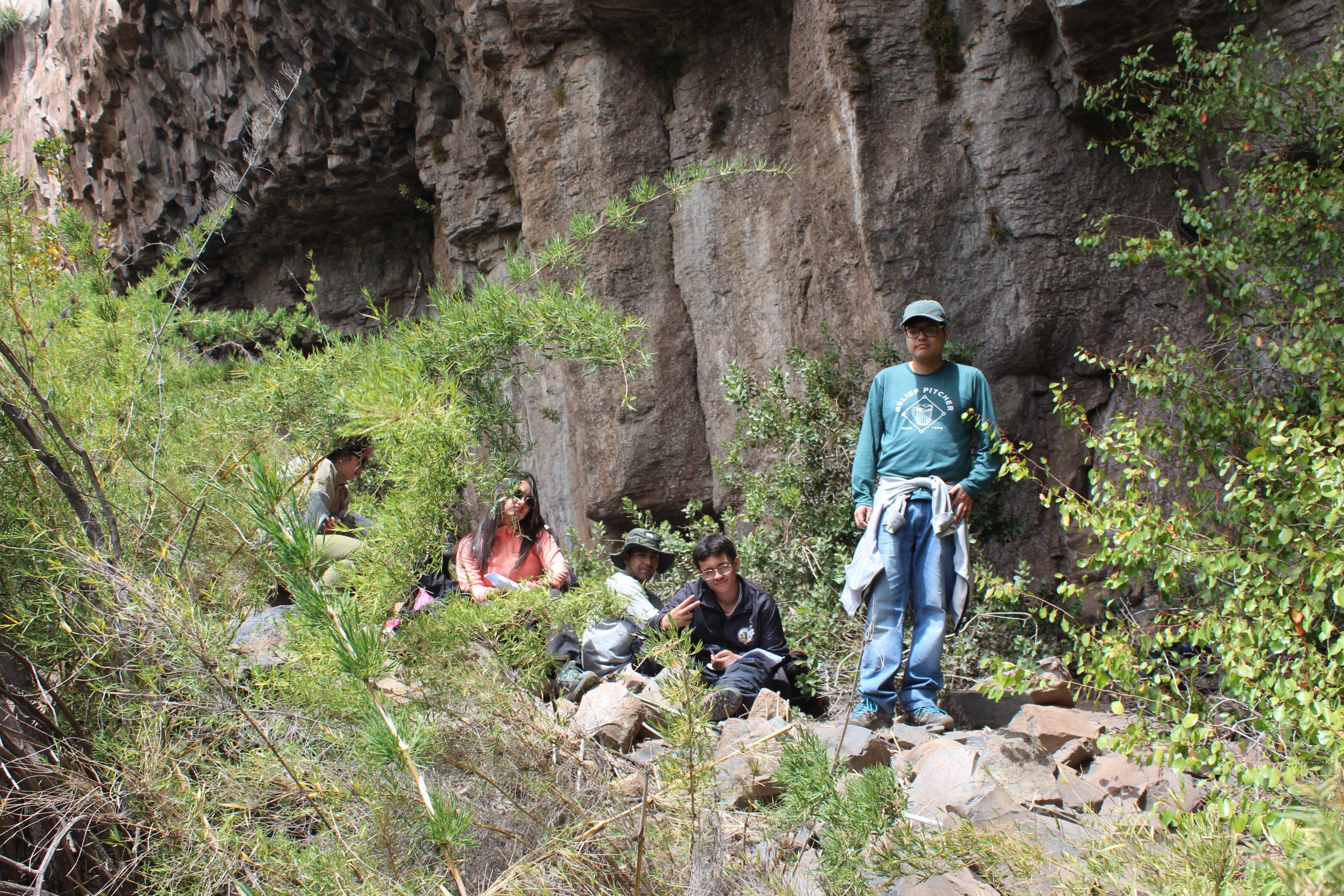 Estudiantes de Ingeniería Ambiental UOH fortalecen su vínculo con el territorio en visita a sitio arqueológico Casa Pintada