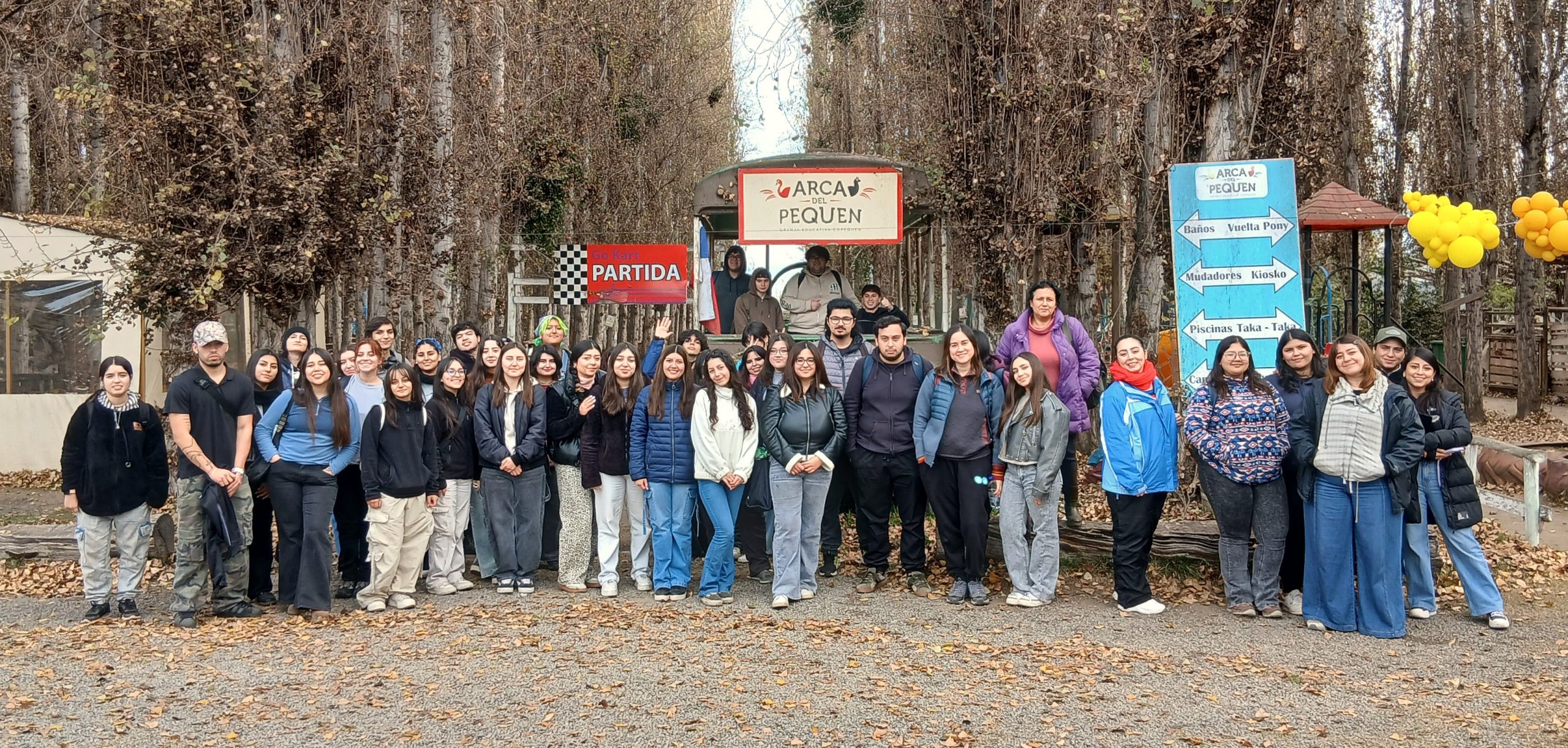 Estudiantes de Medicina Veterinaria UOH fortalecen su aprendizaje en terreno en la Granja Educativa Arca del Pequén