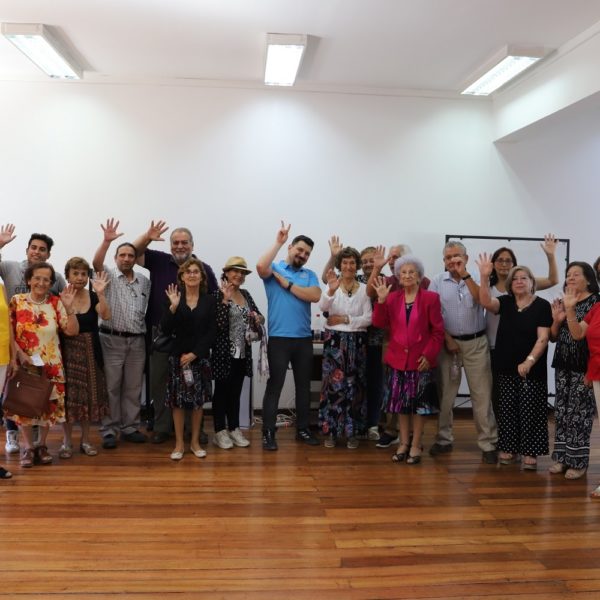 Investigador UOH dictó taller sobre salud física y mental para personas mayores de Rancagua