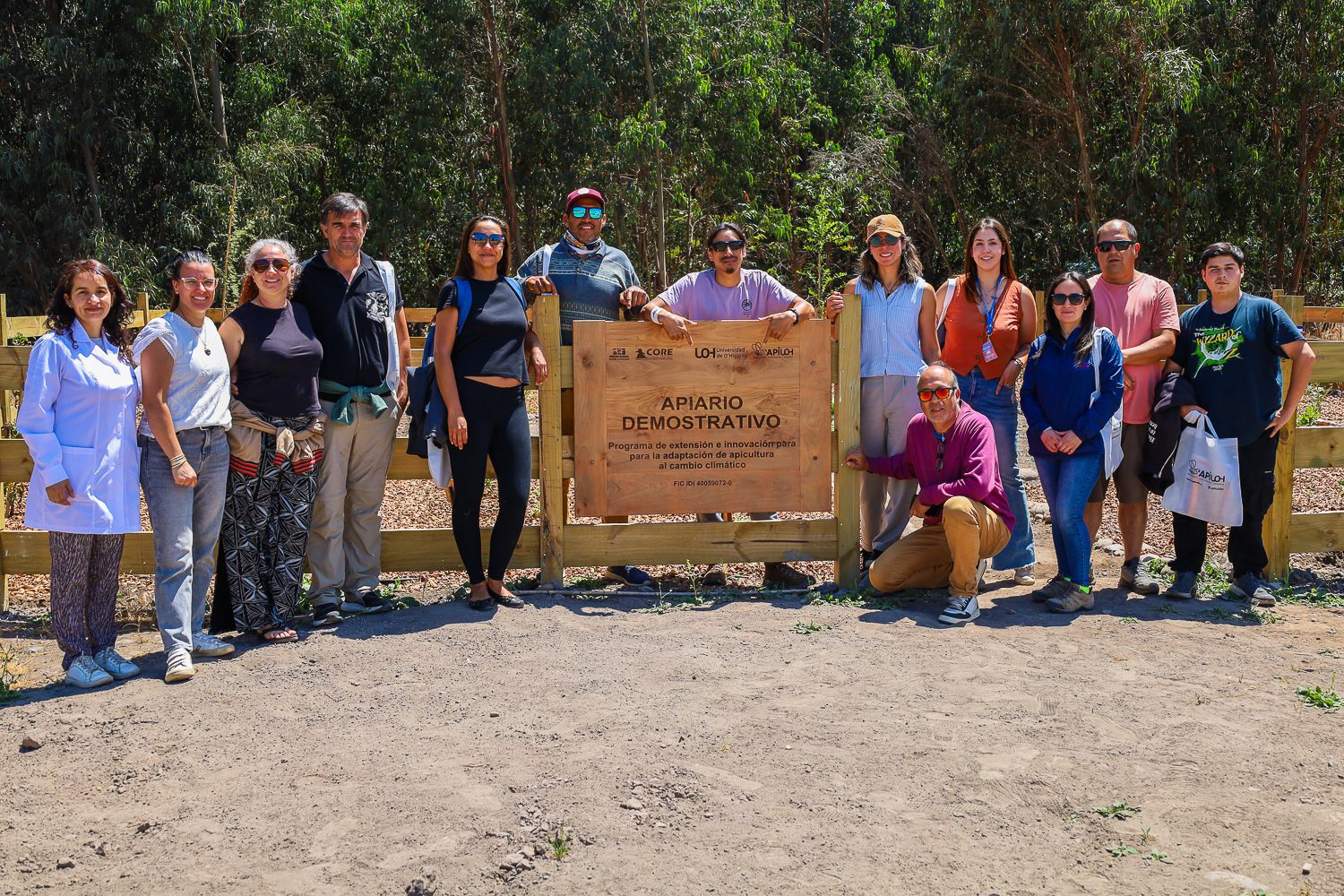 Delegación de apicultores de Rapa Nui visita la UOH para fortalecer colaboración científica y formativa en torno a la producción de miel