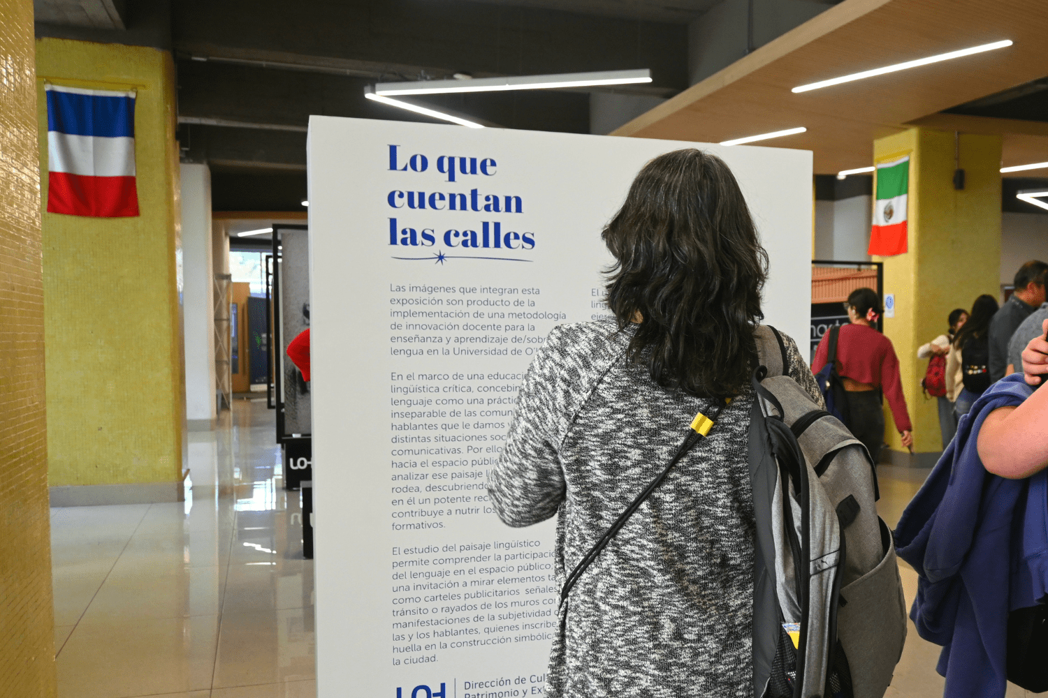 Exhibición UOH invita a mirar el paisaje lingüístico presente en la ciudad