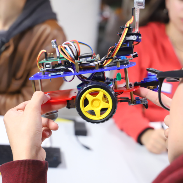 Con gran participación escolar comienza taller de robótica educativa