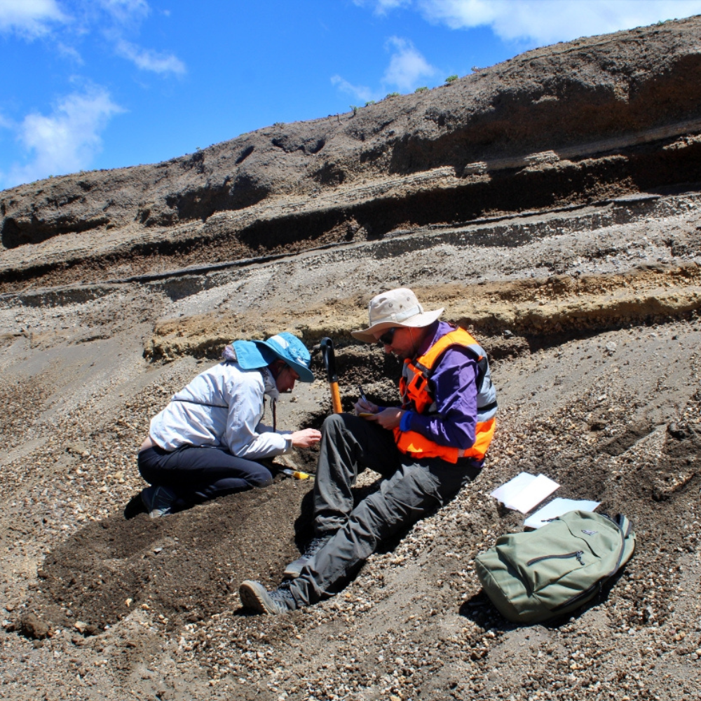 Académica e investigador UOH participan en primer encuentro de afectos y memorias volcánicas
