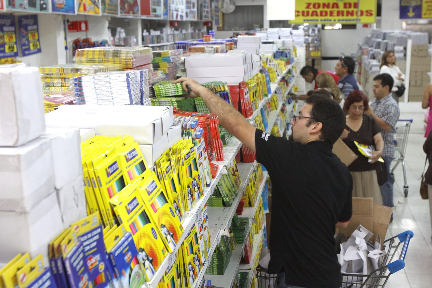 Caída del comercio explica alza de 2,2% en el desempleo