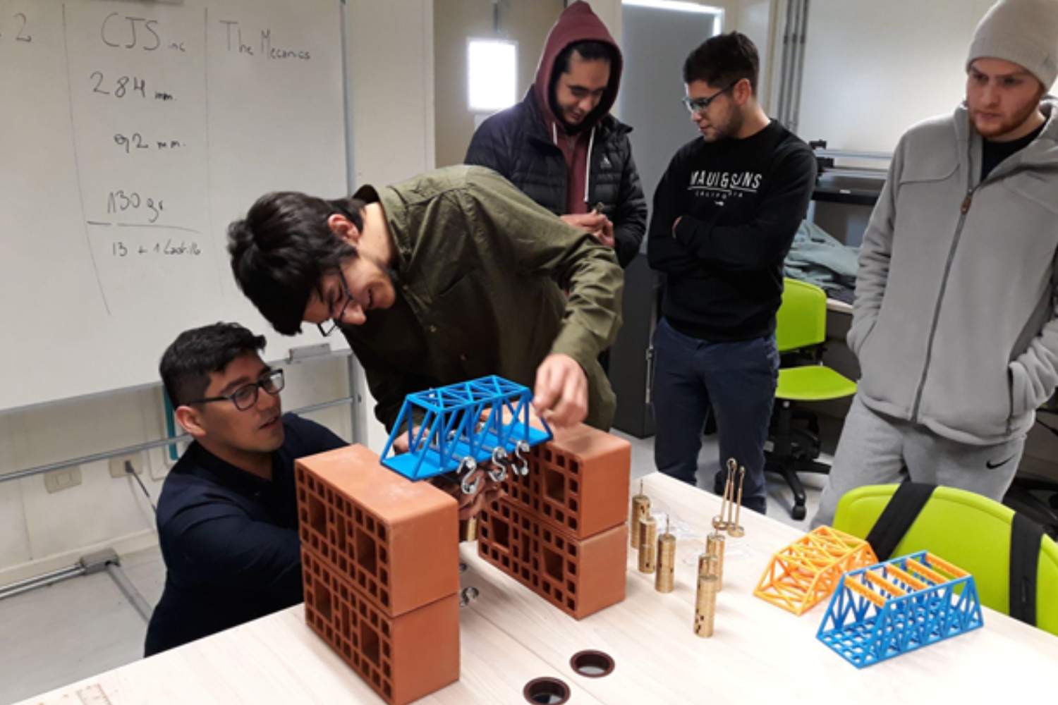 Novedoso proyecto busca derribar mitos sobre la enseñanza de la ingeniería