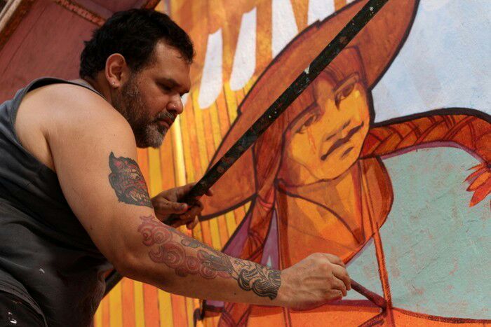 Muralistas y estudiantes de Pichilemu compartirán taller dictado por artista internacional