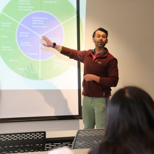 Charla entregó tips a estudiantes de cómo cuidar su salud mental a través de la práctica regular de actividad física