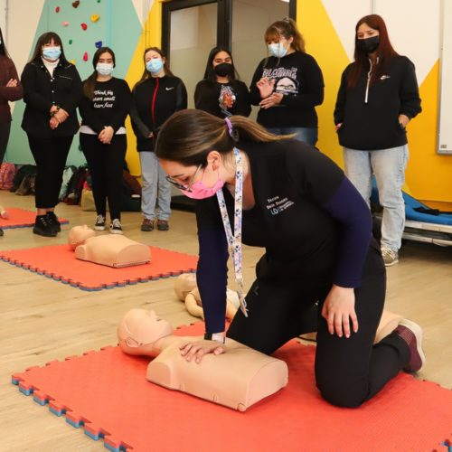 Estudiantes de Pedagogía participaron en taller de Primeros Auxilios