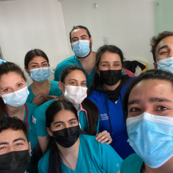 Primera generación de estudiantes de Medicina Veterinaria de la UOH termina su internado y su práctica profesional