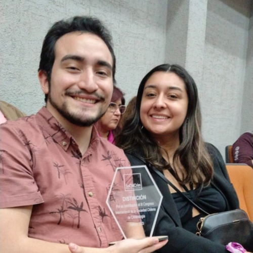 Estudiantes de Psicología UOH reciben reconocimiento al mejor poster en congreso internacional de la Sociedad Chilena de Criminología