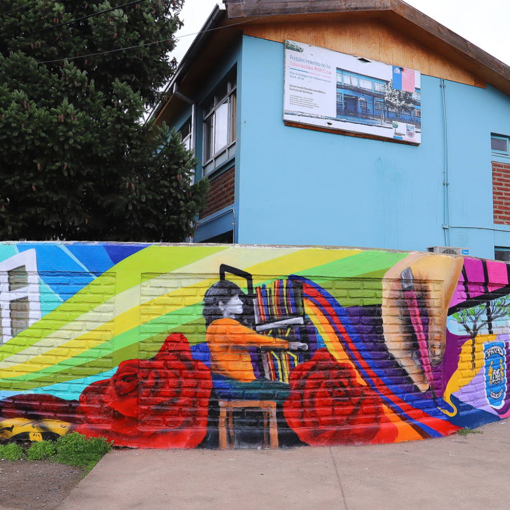 UOH y Escuela Laura Matus de Doñihue inauguran mural para el reencanto