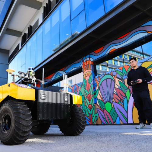 UOH recibe vehículo robótico todo terreno para investigación en agricultura inteligente y de precisión