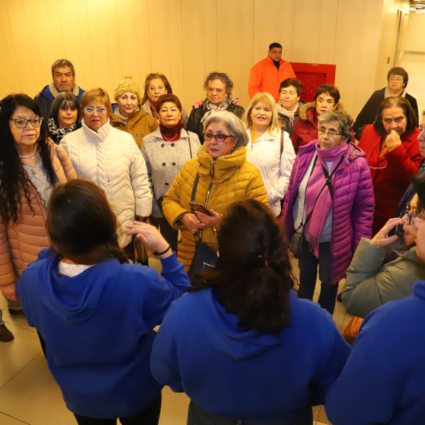 Extrabajadores del Hospital Regional de Rancagua recordaron su antiguo lugar de trabajo en su visita a la UOH