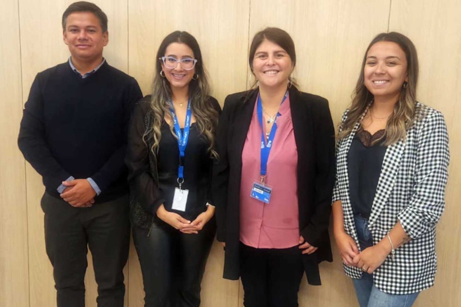 Visita representantes de farmacéutica Ethon