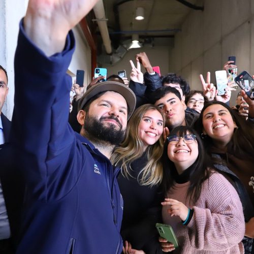 Presidente Gabriel Boric visitó nuevo edificio de la UOH