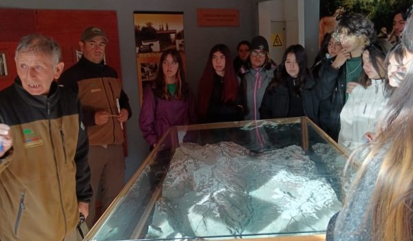 Estudiantes de Ingeniería Ambiental exploran la biodiversidad de la Reserva Nacional Río Cipreses (2)