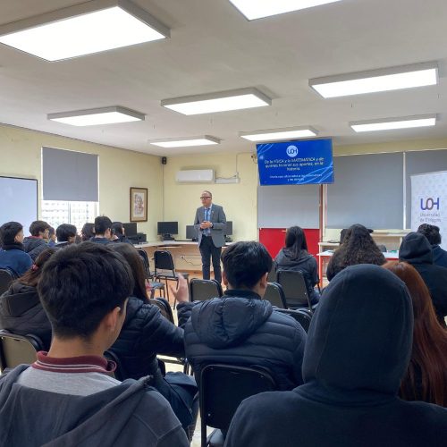 Carrera de Pedagogía en Matemática realizó actividad de promoción en colegio Ena Bellemans