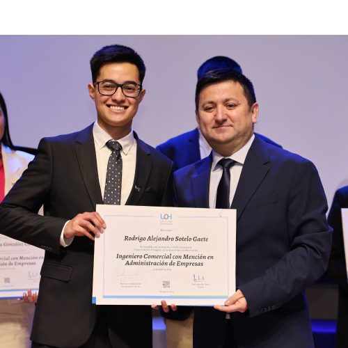 Escuela de Ciencias Sociales tituló a 82 egresadas/os de tres carreras