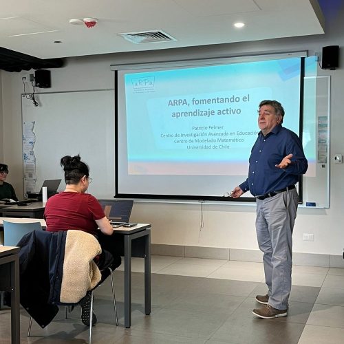 Escuela de Ciencias Sociales implementa iniciativa para fomentar el aprendizaje colaborativo en matemáticas