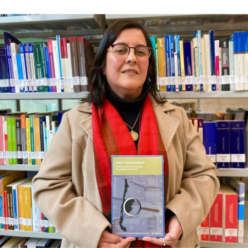 UOH recibió presentación de libro sobre análisis y evolución de la historia archivística de Chile