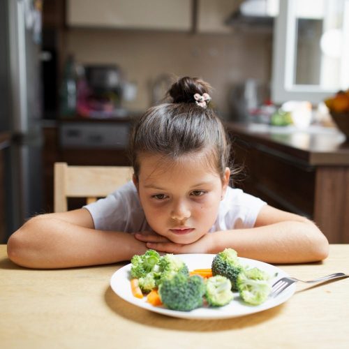 Deficiencias nutricionales en estudiantes chilenos: la necesidad de aumentar el consumo de agua y verduras