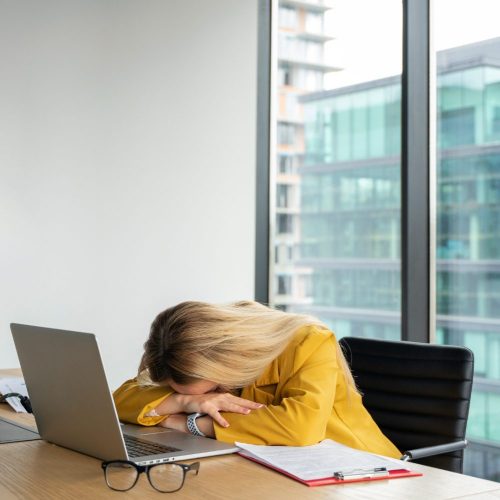 Síndrome de estrés crónico: el cansancio acumulado que afecta al 89% de los trabajadores en Chile